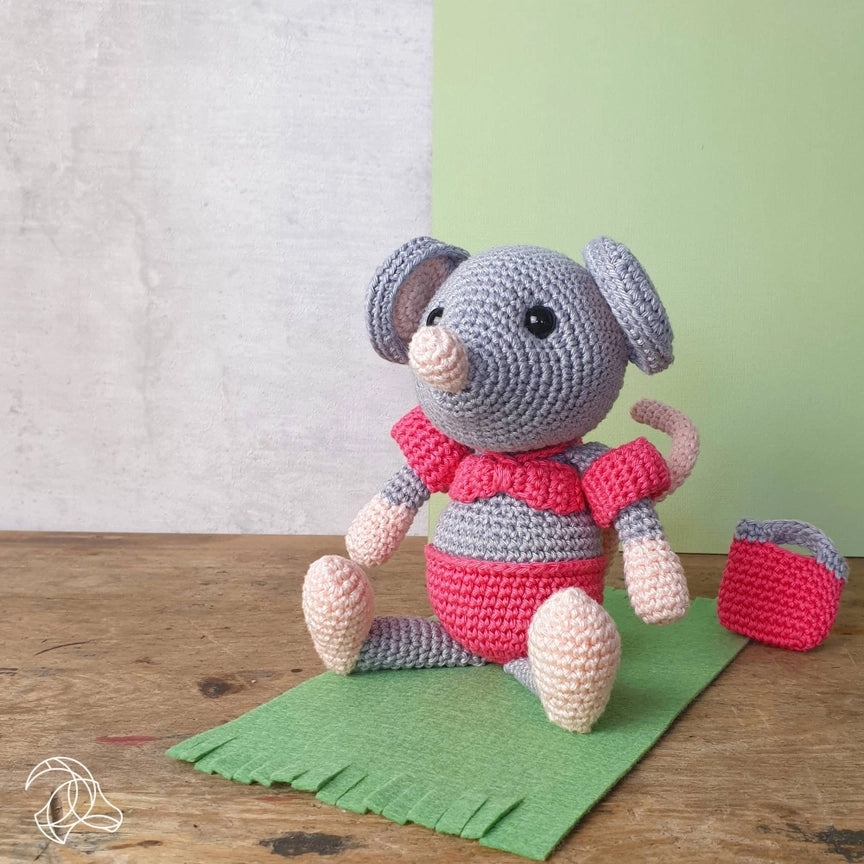 Daisy Mouse - DIY Crochet Kit  - Hardicraft USA